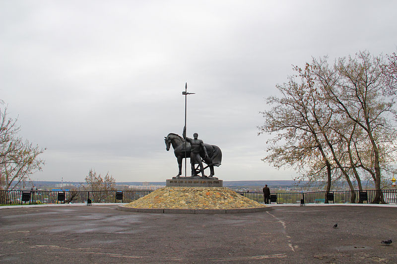 Памятник первому поселенцу